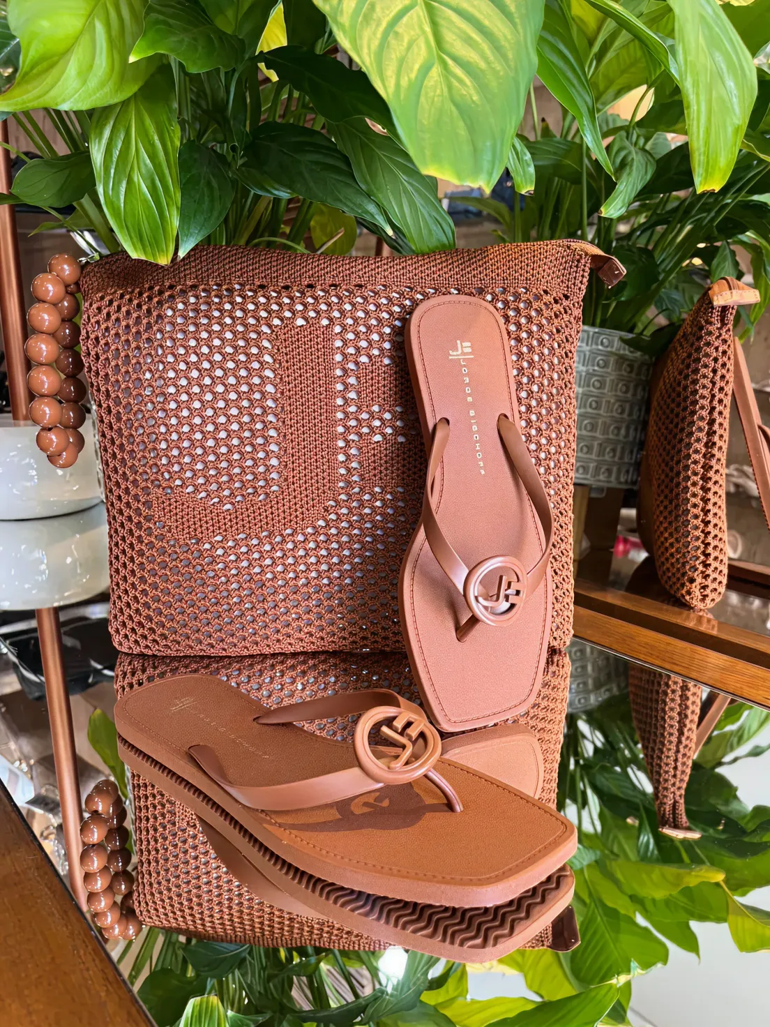 Kit bolsa e chinelo Jorge Bischoff