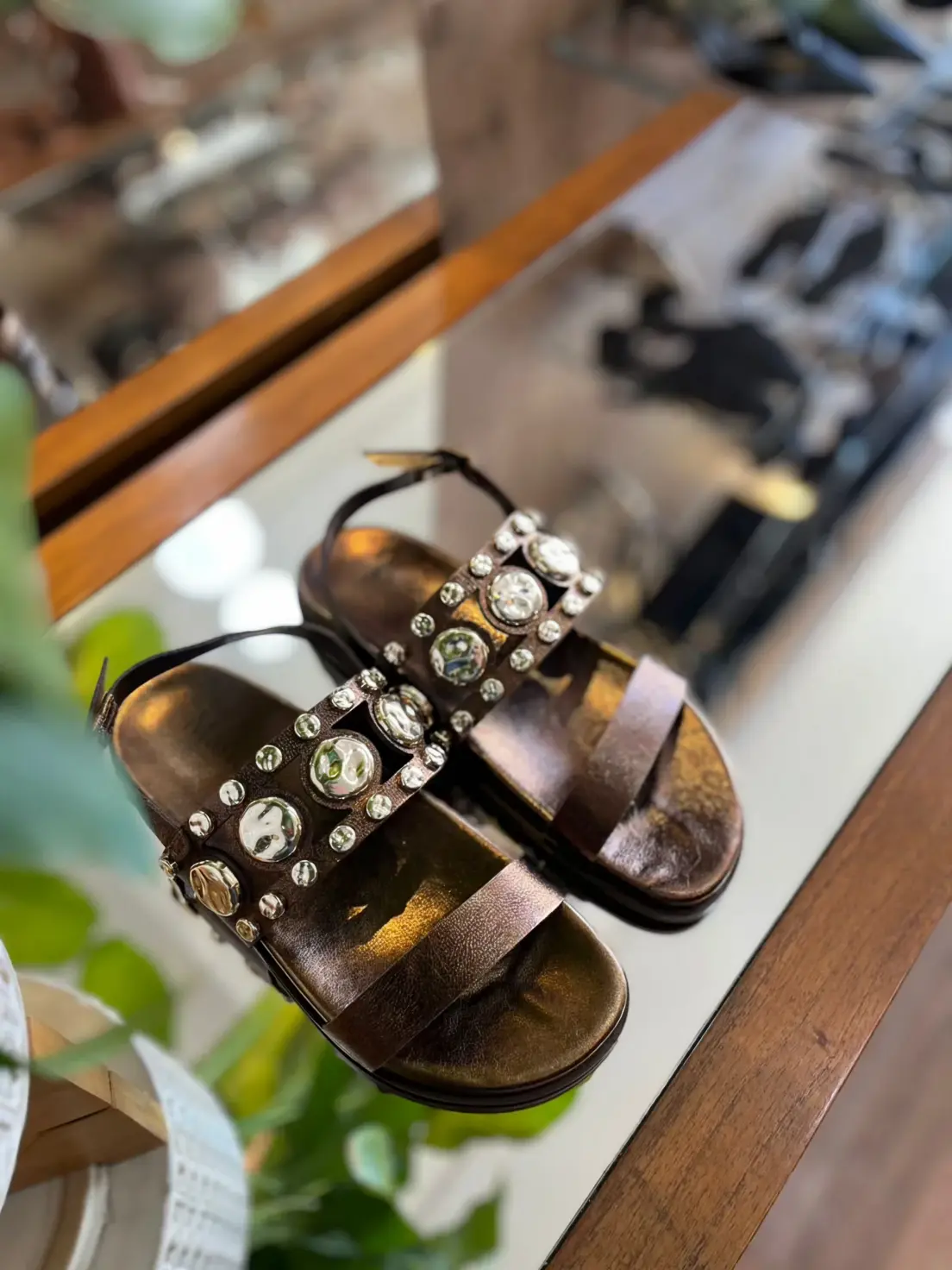 Papete Maricota em Couro com Pedrarias