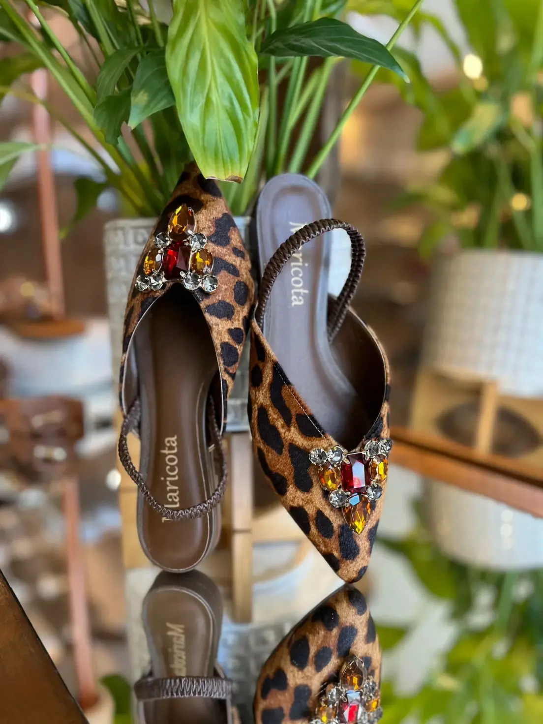 Slingback Maricota Bico Fino Estampado com Strass